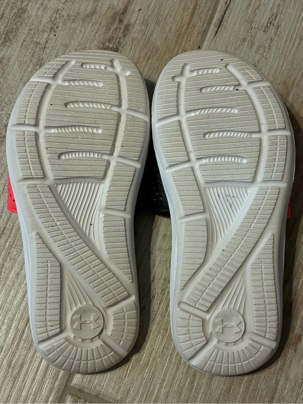 Under Armour UA Size 4 Youth Slides Ignite 3022728-002